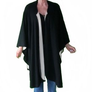 Cashmere open reversible black and beige poncho